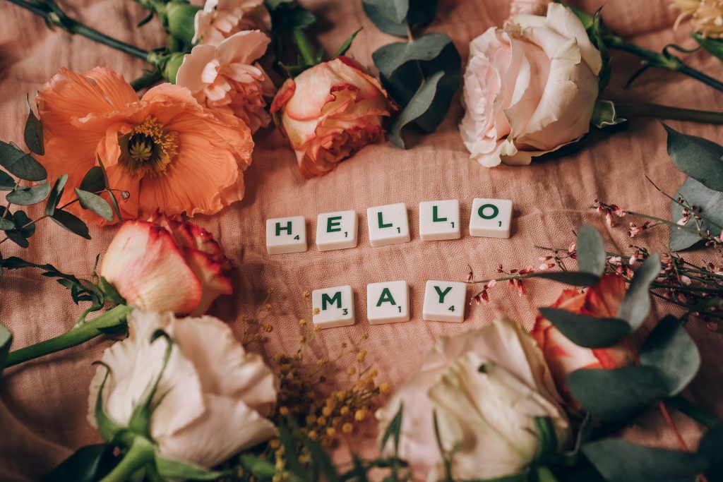Hello May, événements de mai Photo credit : Polina Kovaleva sur Pexels