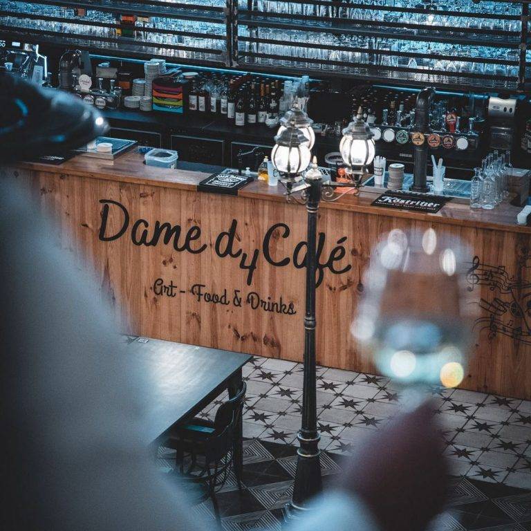 Dame D4 Café